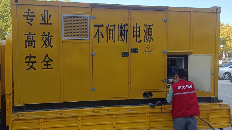 甘肃柴油发电机组和UPS电源配合使用时，如何避免切换过程中的电力中断？